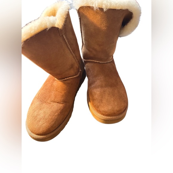UGG Women's Bailey Button II Boot Size 7 - Picture 9 of 11